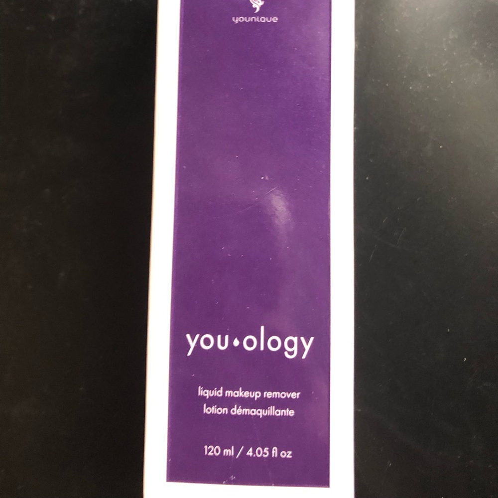 Younique makeup remover